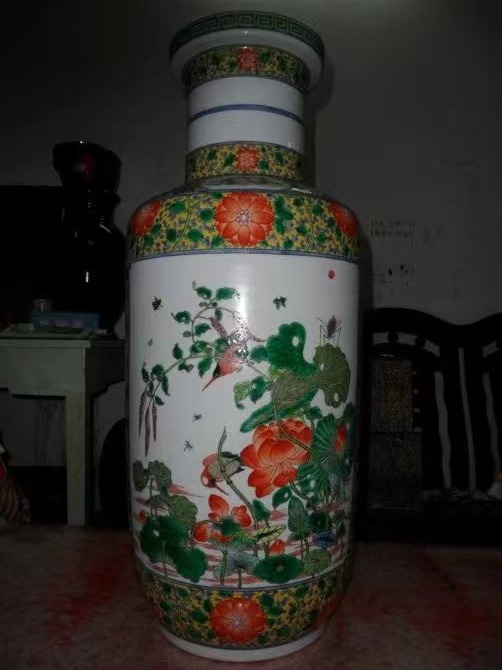 郭富城收藏的五彩棒槌瓶